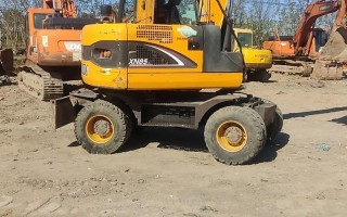 小挖机如何上下农用车？