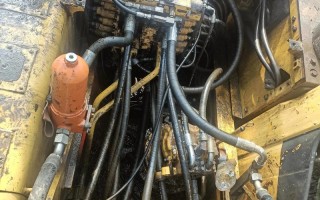 挖机水箱水秀怎么清理