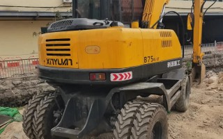 濮阳农用挖掘机直销，厂家价靠谱吗？