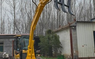 三轮车改挖机臂，农用靠谱吗？