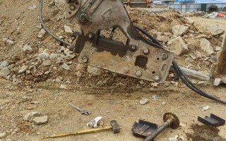 破碎锤不冲击怎么回事