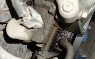 小车液压油漏了怎么办