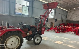 农用小四轮如何变身挖掘机？