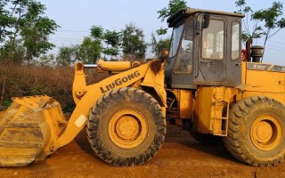 铲车突然闯档怎么回事