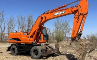 农用皮轮小挖机报价多少？