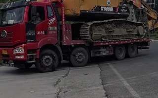 农用车拉挖机，安全合规吗？