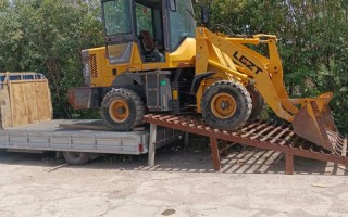 农用车如何加装铲车？