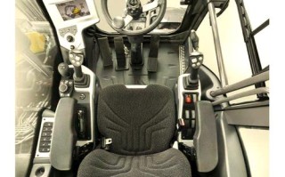 农用车约翰迪尔驾驶楼有何特点？