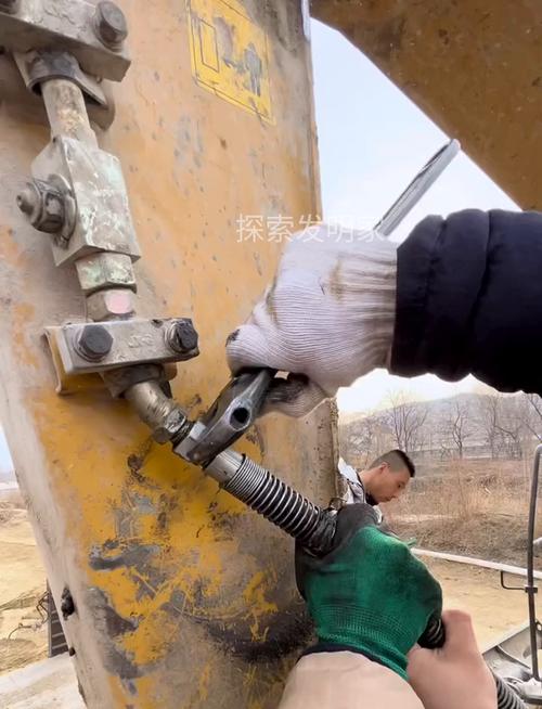 龙工挖机破碎锤怎么装-第2张图片-宁夏农业信息网