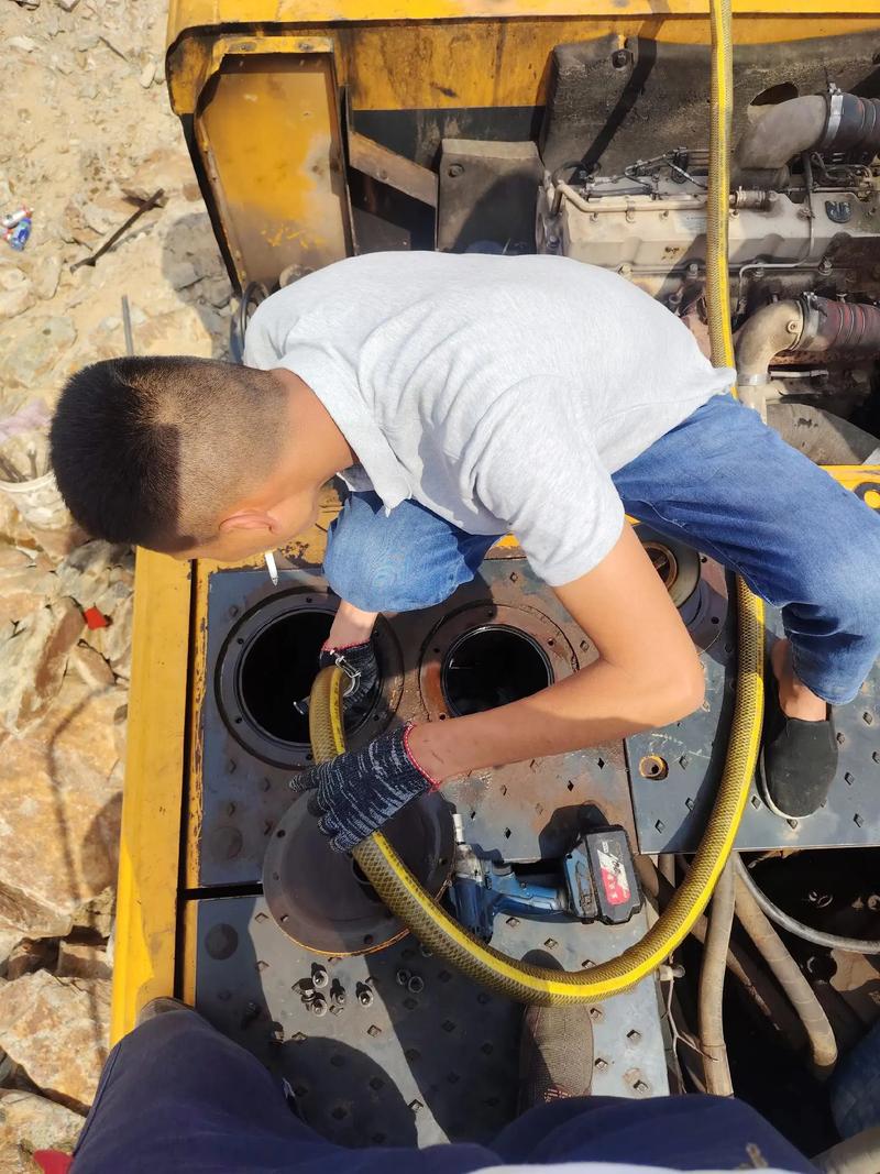 装载机怎么更换液压油-第3张图片-宁夏农业信息网