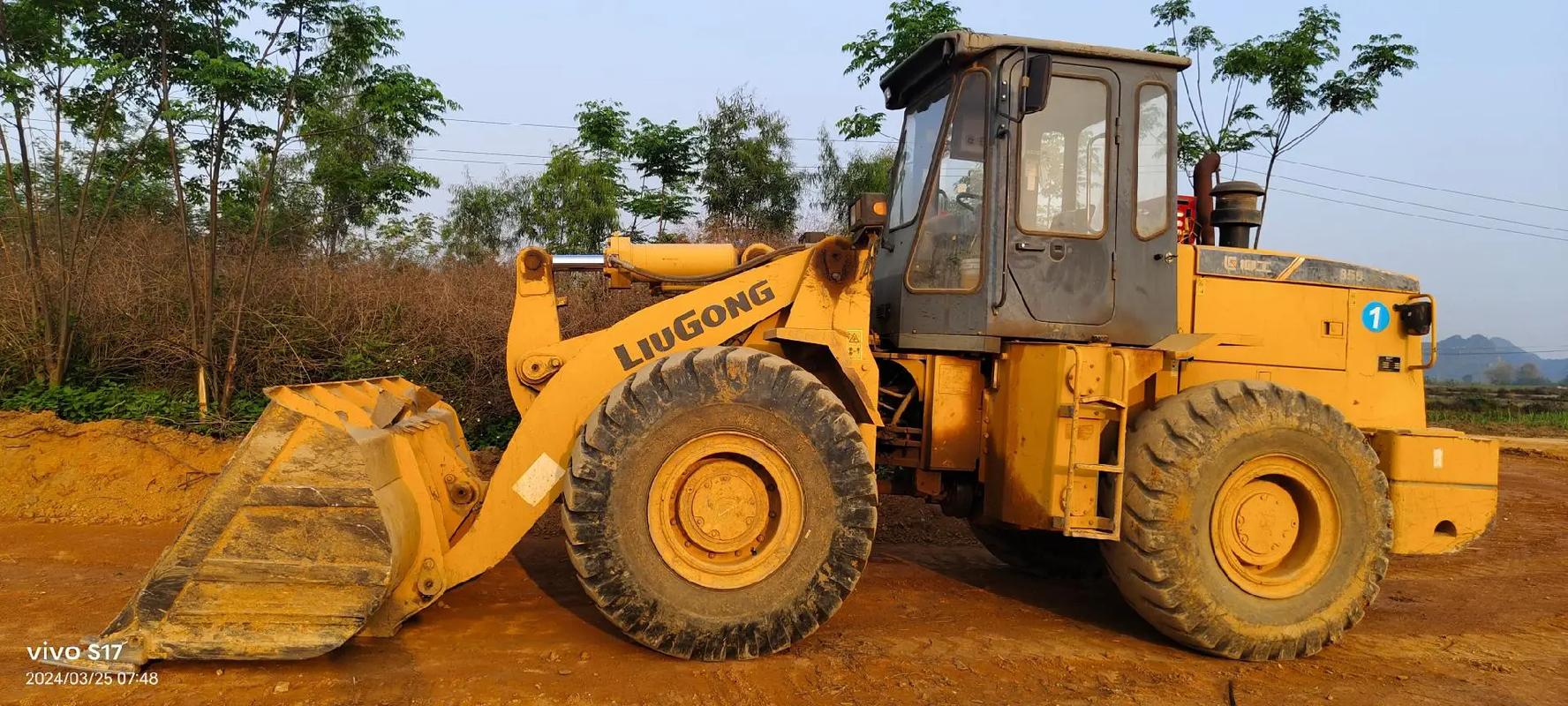 铲车突然闯档怎么回事-第1张图片-宁夏农业信息网