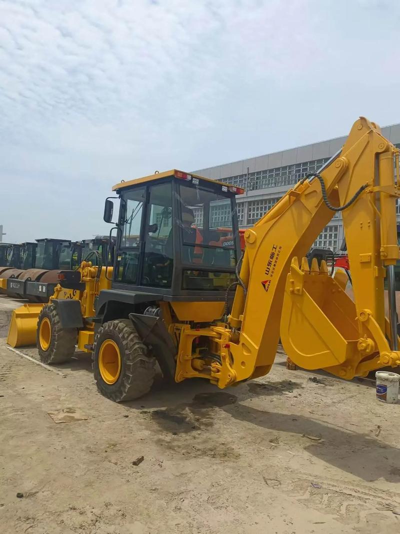 两头忙拖拉机，农忙时为何两头兼顾？-第2张图片-宁夏农业信息网