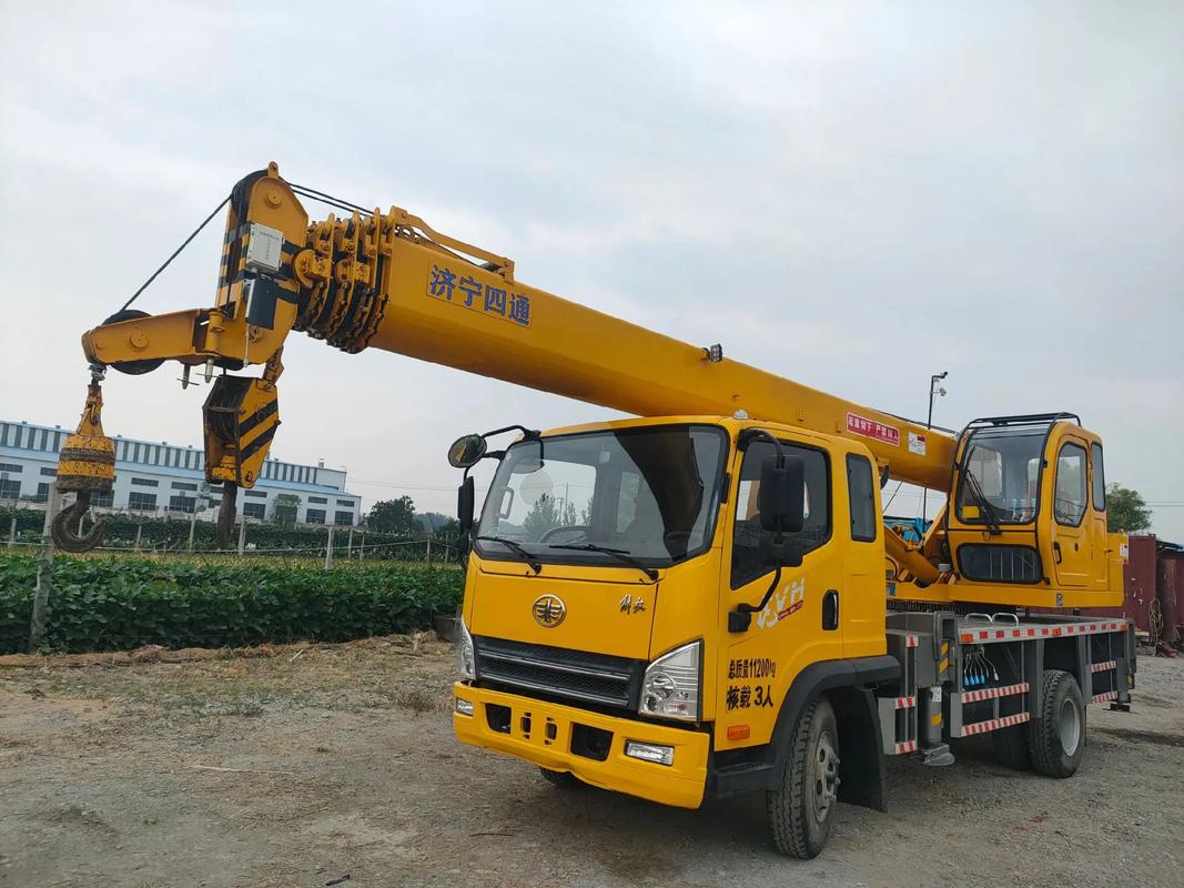 宜昌二手农用车带吊价格多少？-第2张图片-宁夏农业信息网