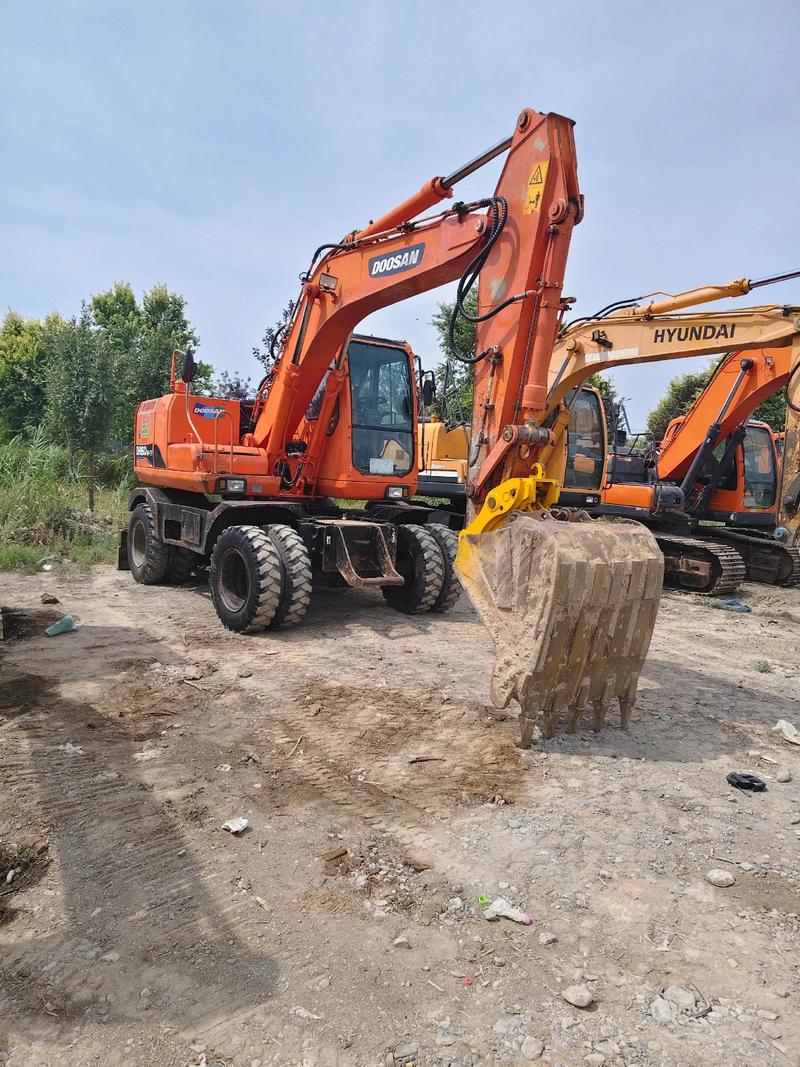 吕梁农用挖掘机厂家直销有何优势？-第1张图片-宁夏农业信息网