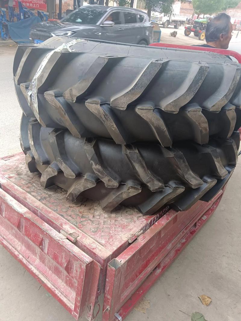 呼和浩特农用拖拉机轮胎怎么选？-第1张图片-宁夏农业信息网