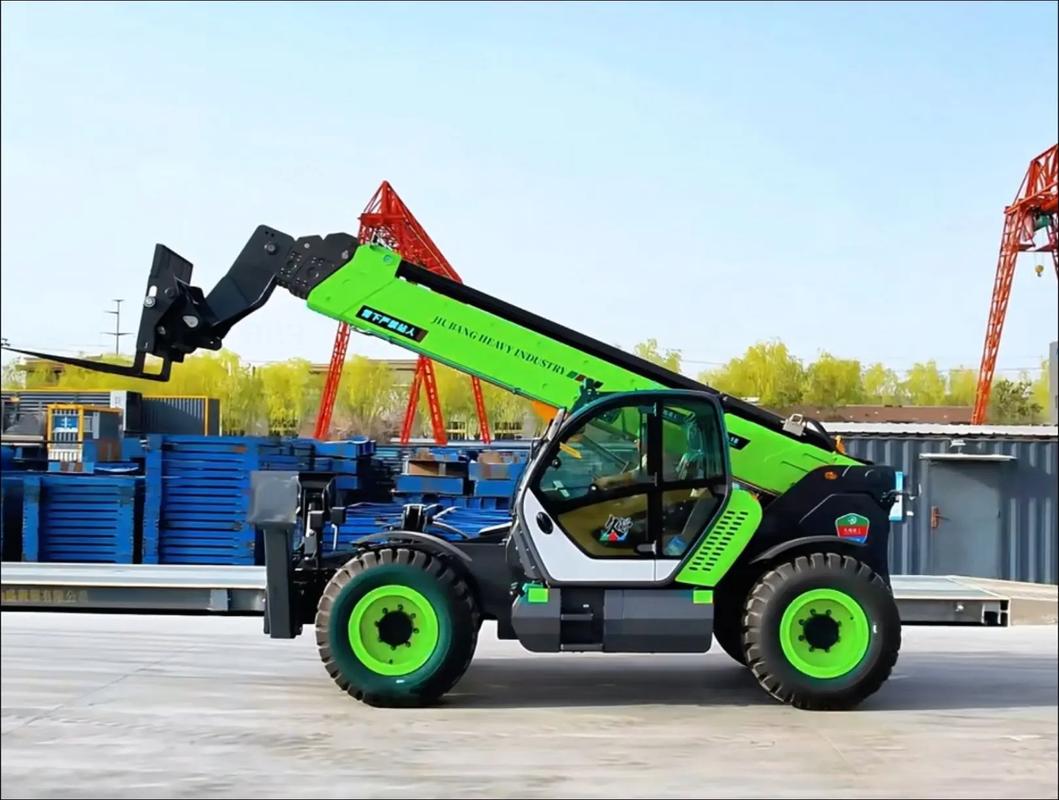 农用伸缩臂装车，高效省力还是操作有风险？-第1张图片-宁夏农业信息网